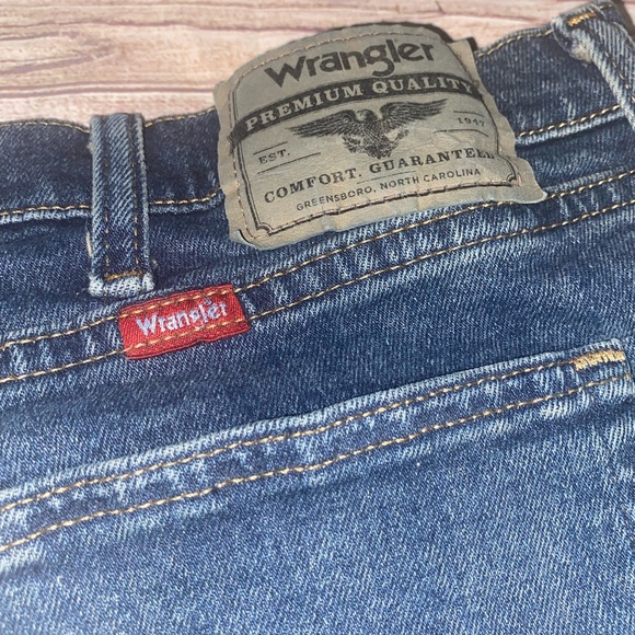 Wrangler Jeans Mens Size 38x30  Blue Denim RN 130273 Relaxed Fit Straight Leg - Picture 3 of 7